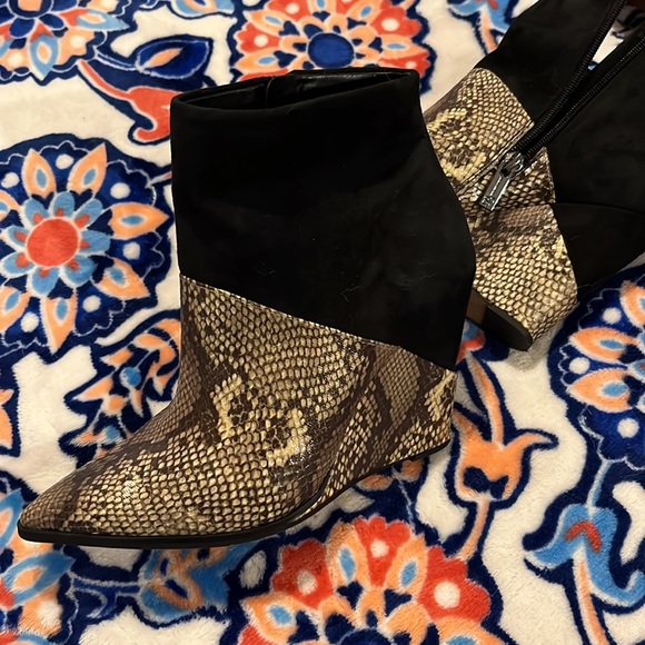 Jessica Simpson Genuine Leather/Suede Snakeskin booties 6.5 - Picture 9 of 9